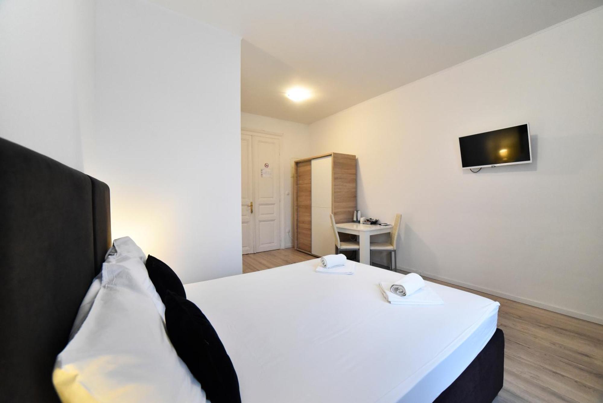 Virtus Apartments And Rooms With Free Private Parking 자그레브 외부 사진
